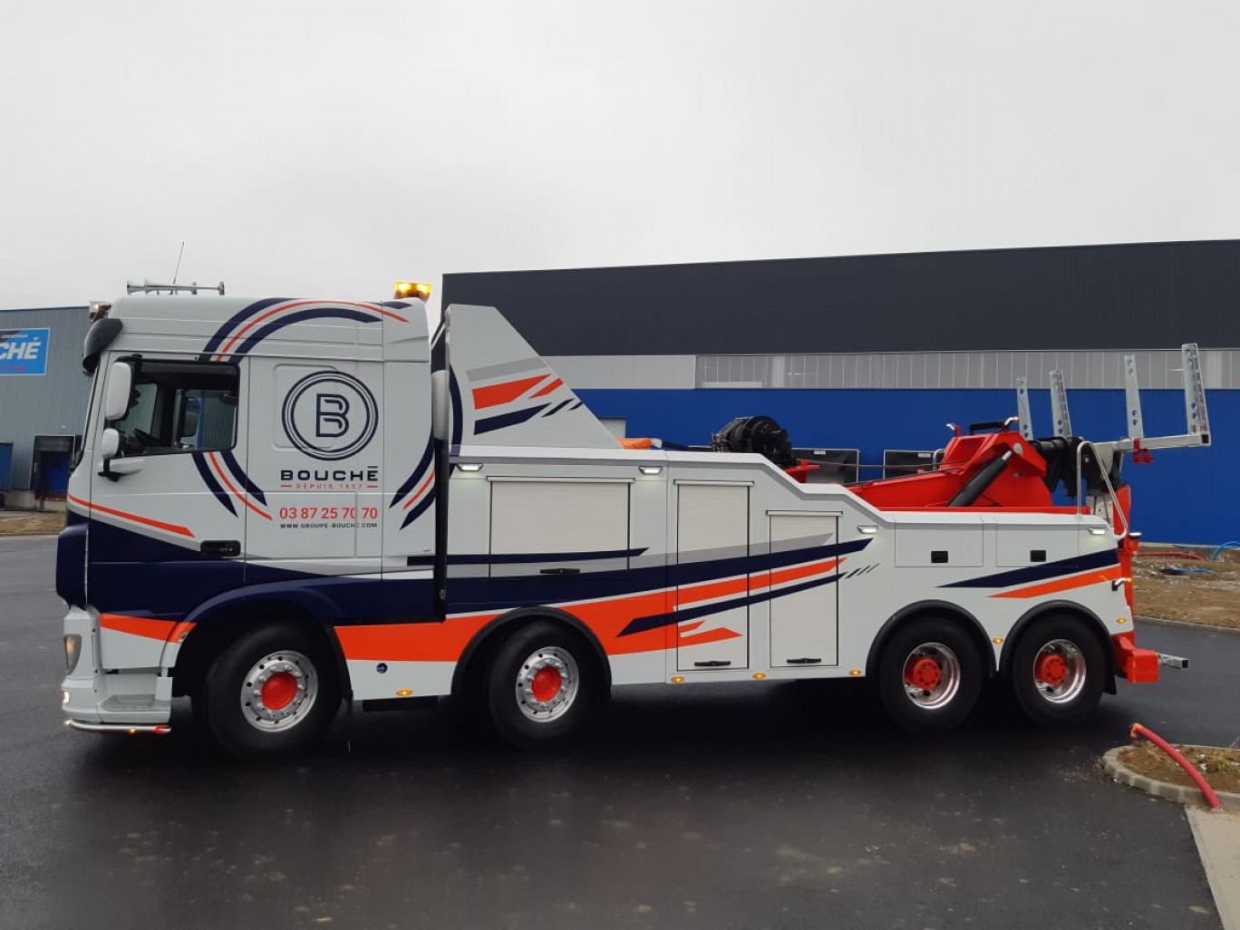 Bouché Garage investit dans une nouvelle dépanneuse.