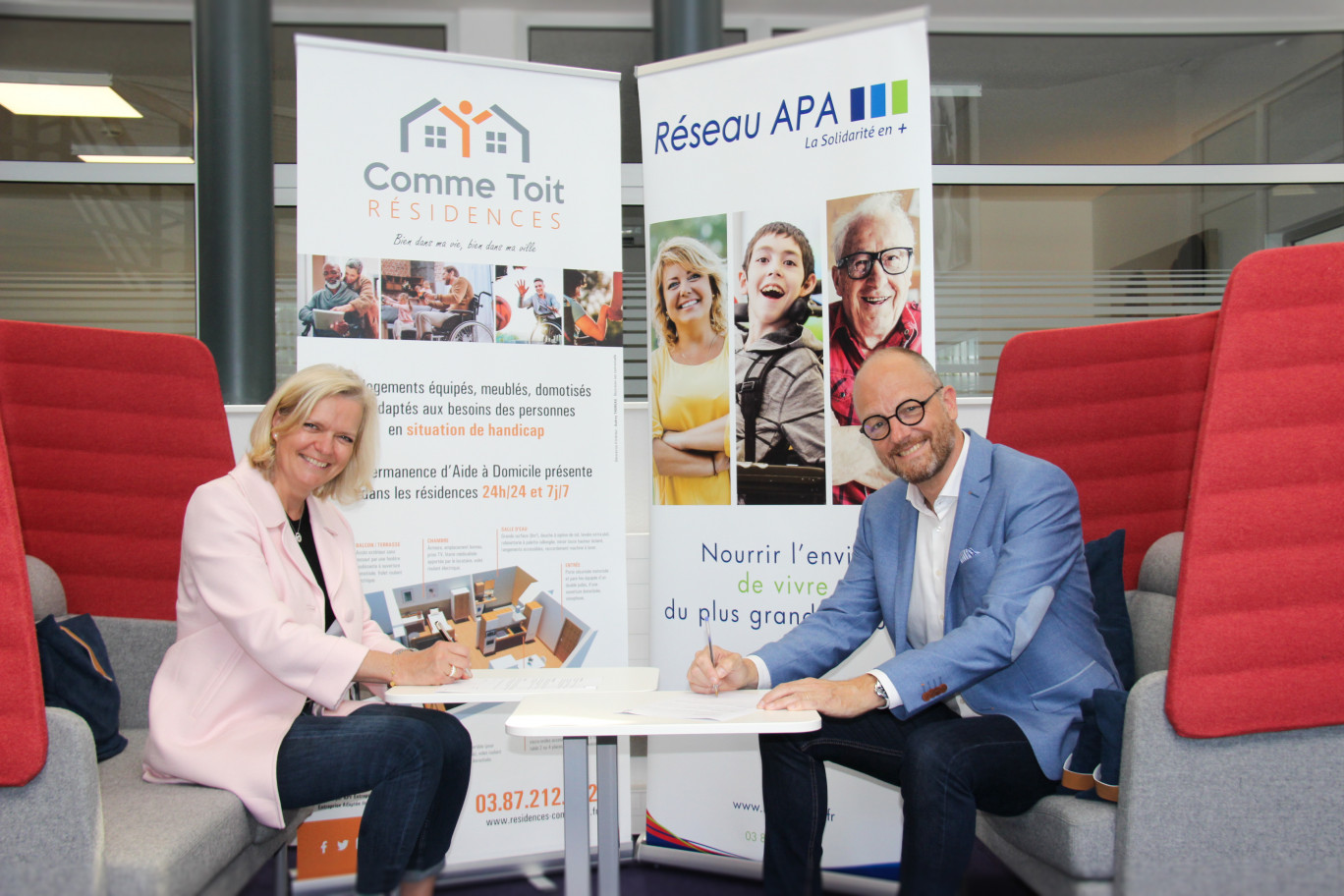 Valérie Mellé, directrice de Résidences Comme Toit et Mathieu Domas, directeur général du Réseau APA.
