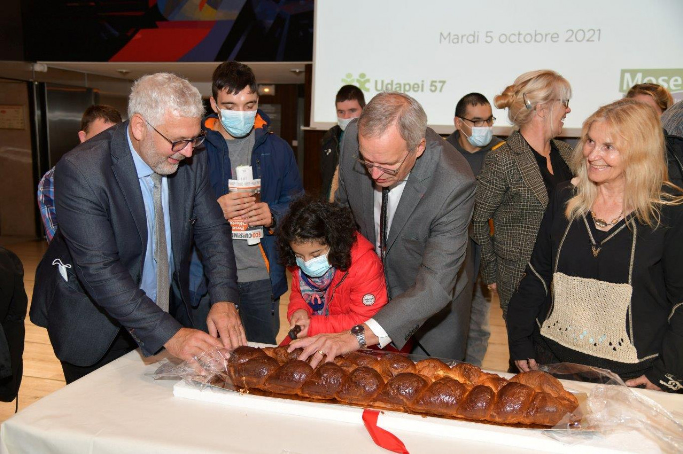 Le lancement de l'opération Brioches de l'Amitié en Moselle, ici avec le président Patrick Weiten. (c) : CD 57.