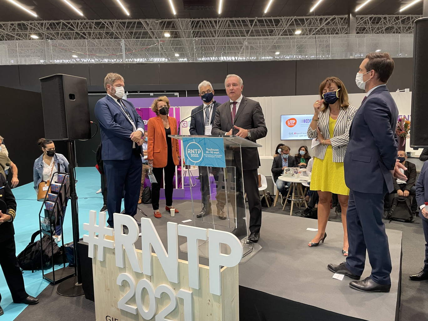 De gauche à droite : Louis Nègre, président du Gart, JL Moudenc, maire de Toulouse, Carole Delga, présidente des Régions de France, JB Djebbari, ministre des Transports. (c) Olivier Razemon/DSI.