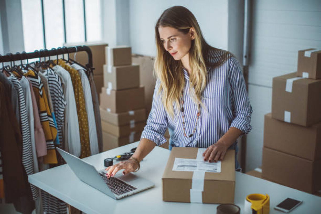 Soutenir le commerce de proximité avec l'aide des solutions virtuelles. 