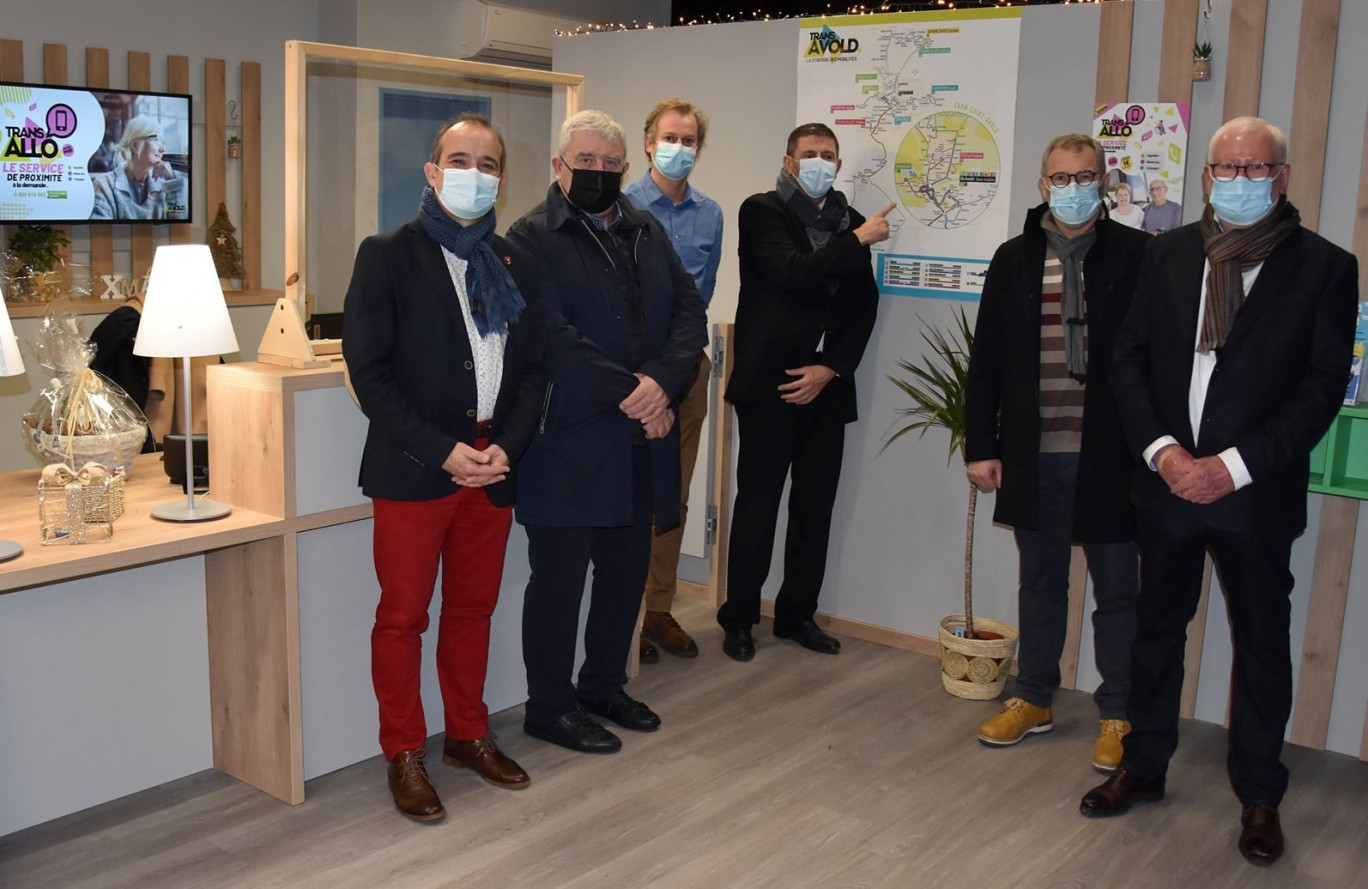 Lors de la réception des travaux de la Maison de la Mobilité. © CASAS.