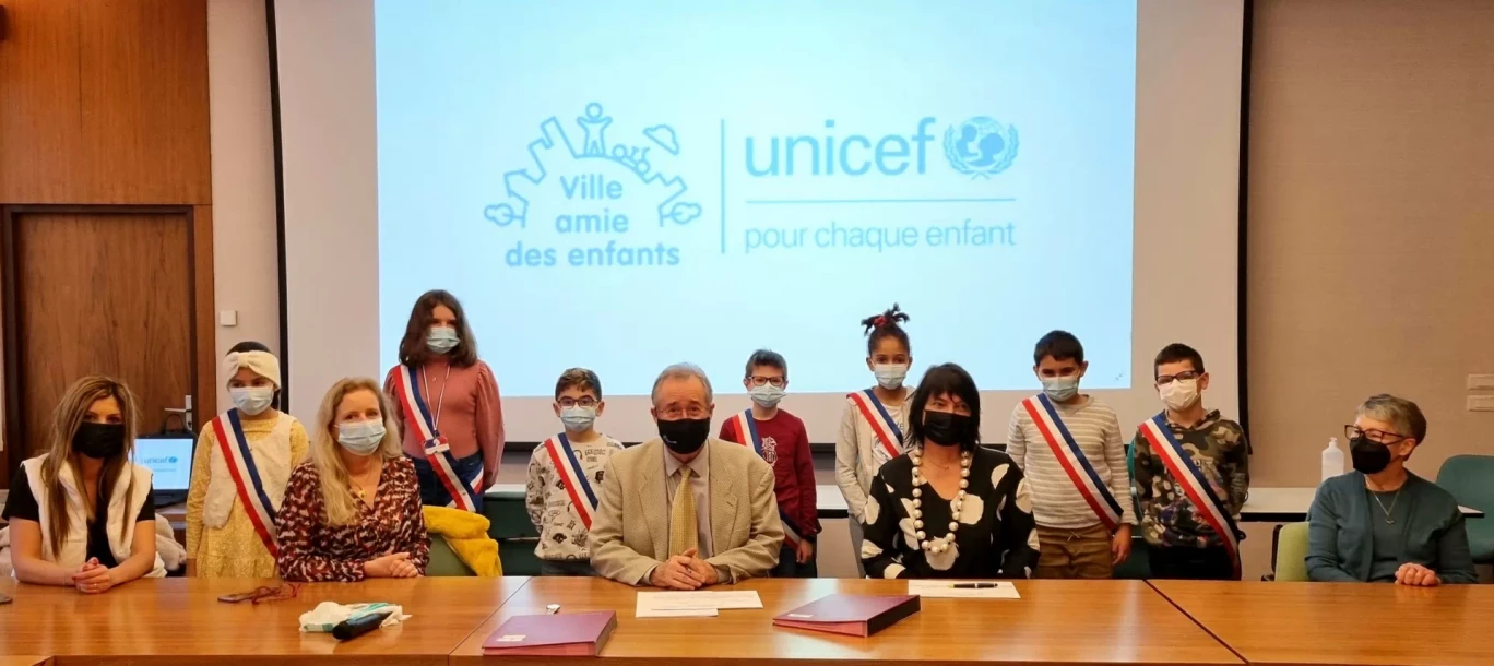 La charte UNICEF avalise l'engagement de la commune. © Ville de Creutzwald.