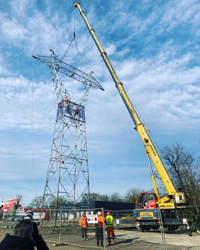 Le démontage de la ligne électrique RTE à Amnéville. © : SPL Destination Amnéville.  