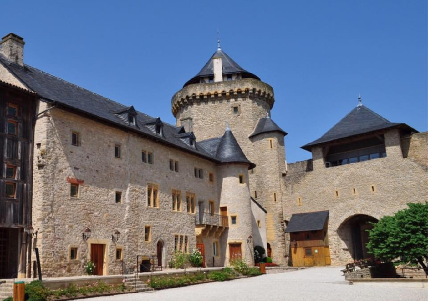 Le cadre exceptionnel du château de Malbrouck, devenu écrin accueillant la bande dessinée. © : CD 57.