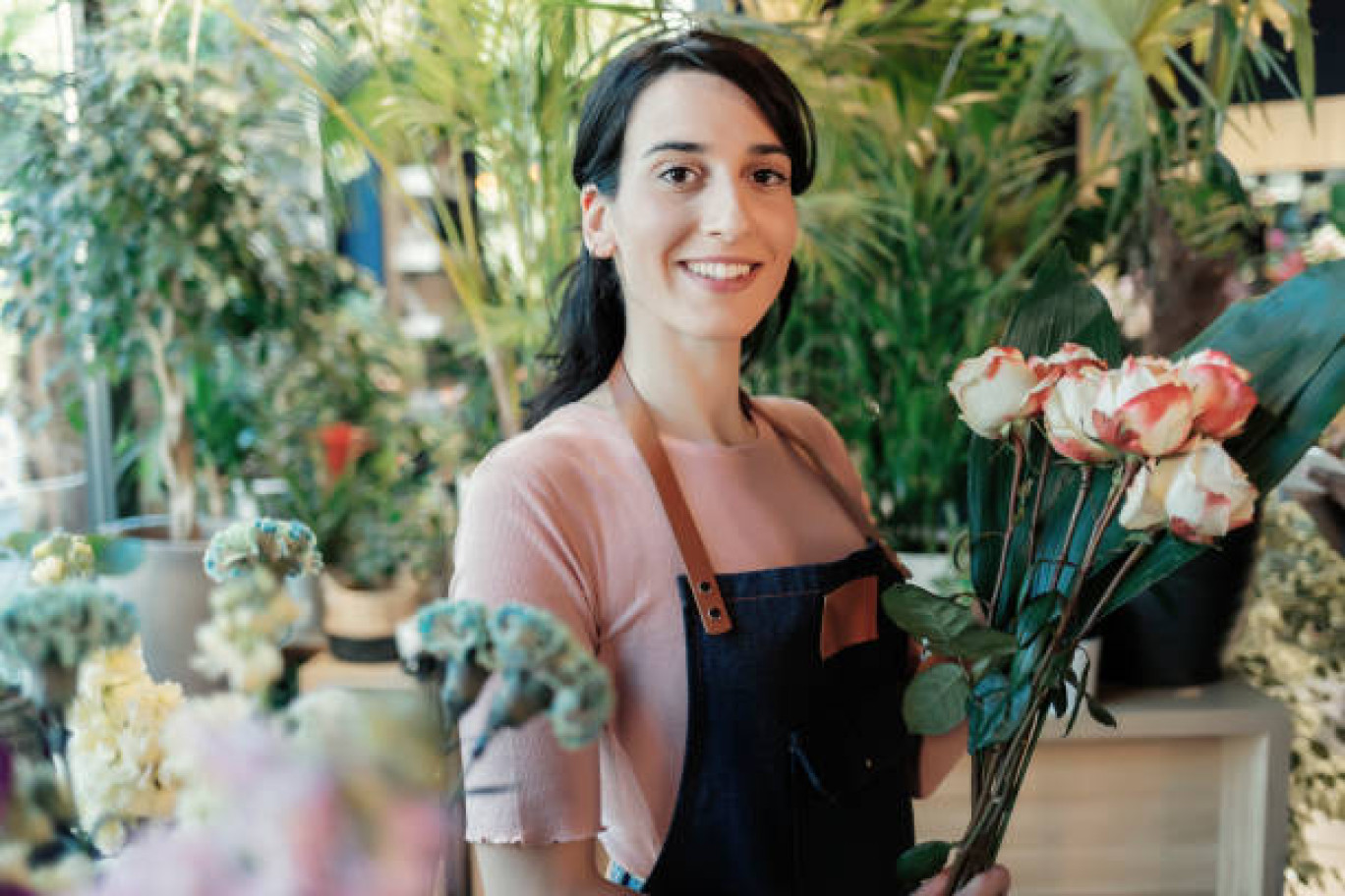 L'artisan fleuriste demeure un lien essentiel de proximité dans nos villes et villages.