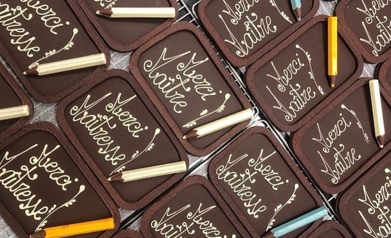 L’une des magnifiques réalisations, parmi tant d’autres, de la chocolaterie Dumay, en cette fin d’année scolaire, en hommage aux enseignants. À ce niveau d’excellence, on peut parler d’art. © : Chocolaterie Dumay.  
