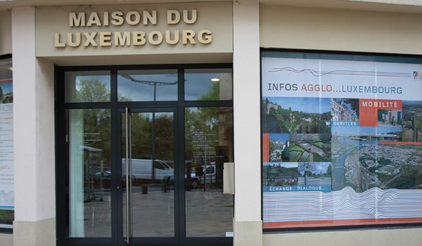 (c) : Maison du Luxembourg.