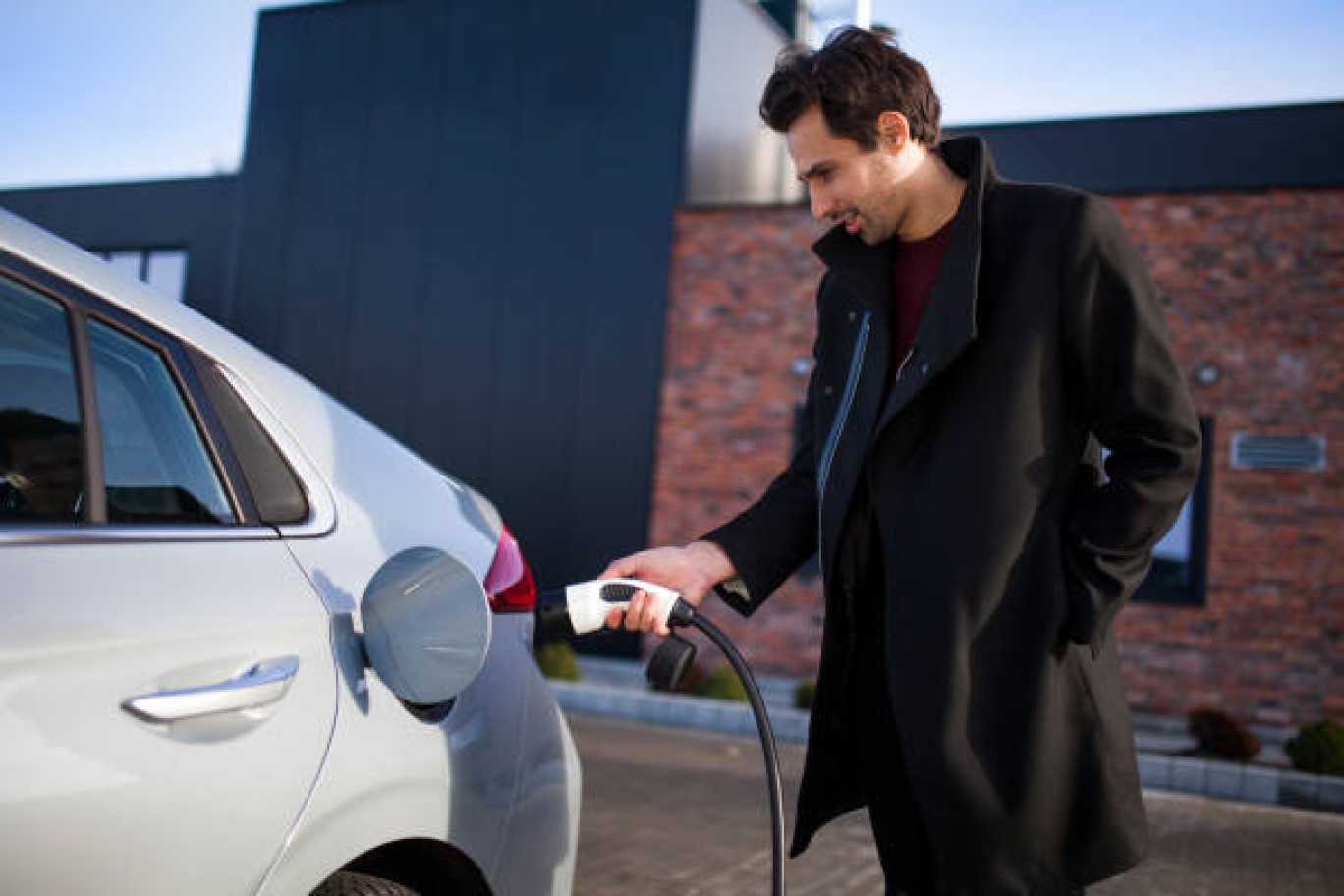 L'objectif du gouvernement tend à mettre fin à la voiture thermique en 2035. Le marché de l'électrique s'avère donc riche de potentialités économiques.  