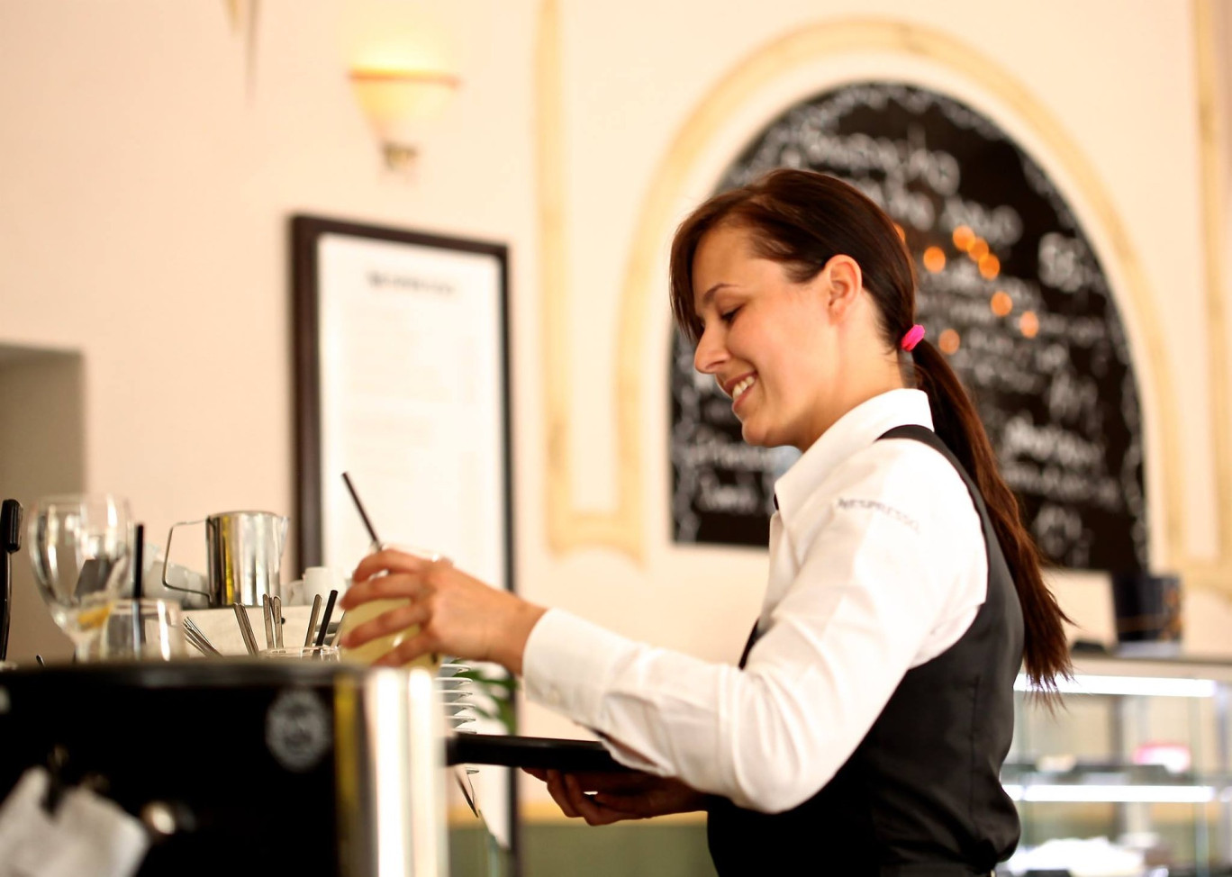L'hôtellerie-restauration figure parmi les secteurs d'activité ayant recours régulièrement aux contrats courts. Il bénéficie du report d'un an de la réforme bonus-malus du fait de l'impact de la pandémie sur ses activités.