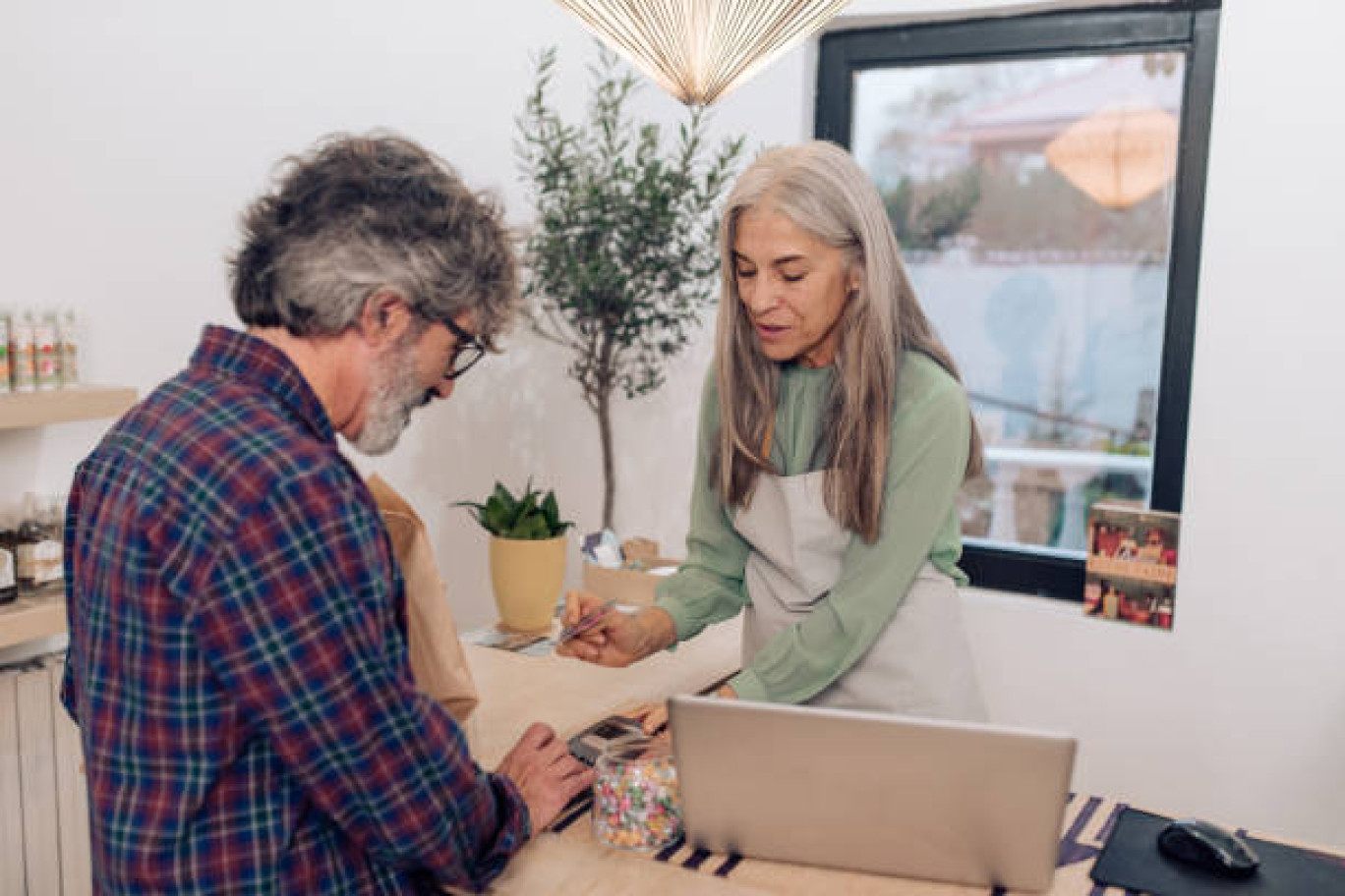 La hausse des coûts de l'énergie pénalise un nombre important de commerces de proximité et laisse planer le doute sur la pérennisation de leurs activités.
