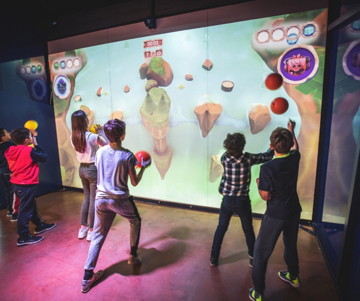 Le mur digital et interactif : inédit en Moselle-Est. © : B’Fun Park/Centre B’Est.