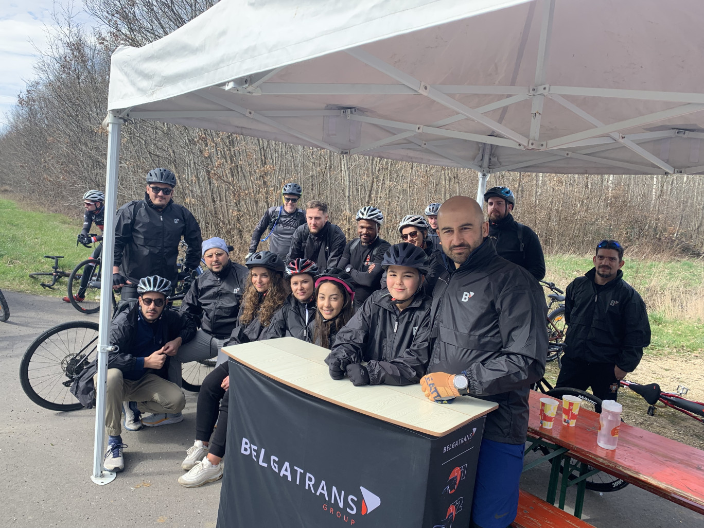 Une sortie vélo de 73 km pour les collaborateurs de l'entreprise. © Belgatrans Group.  