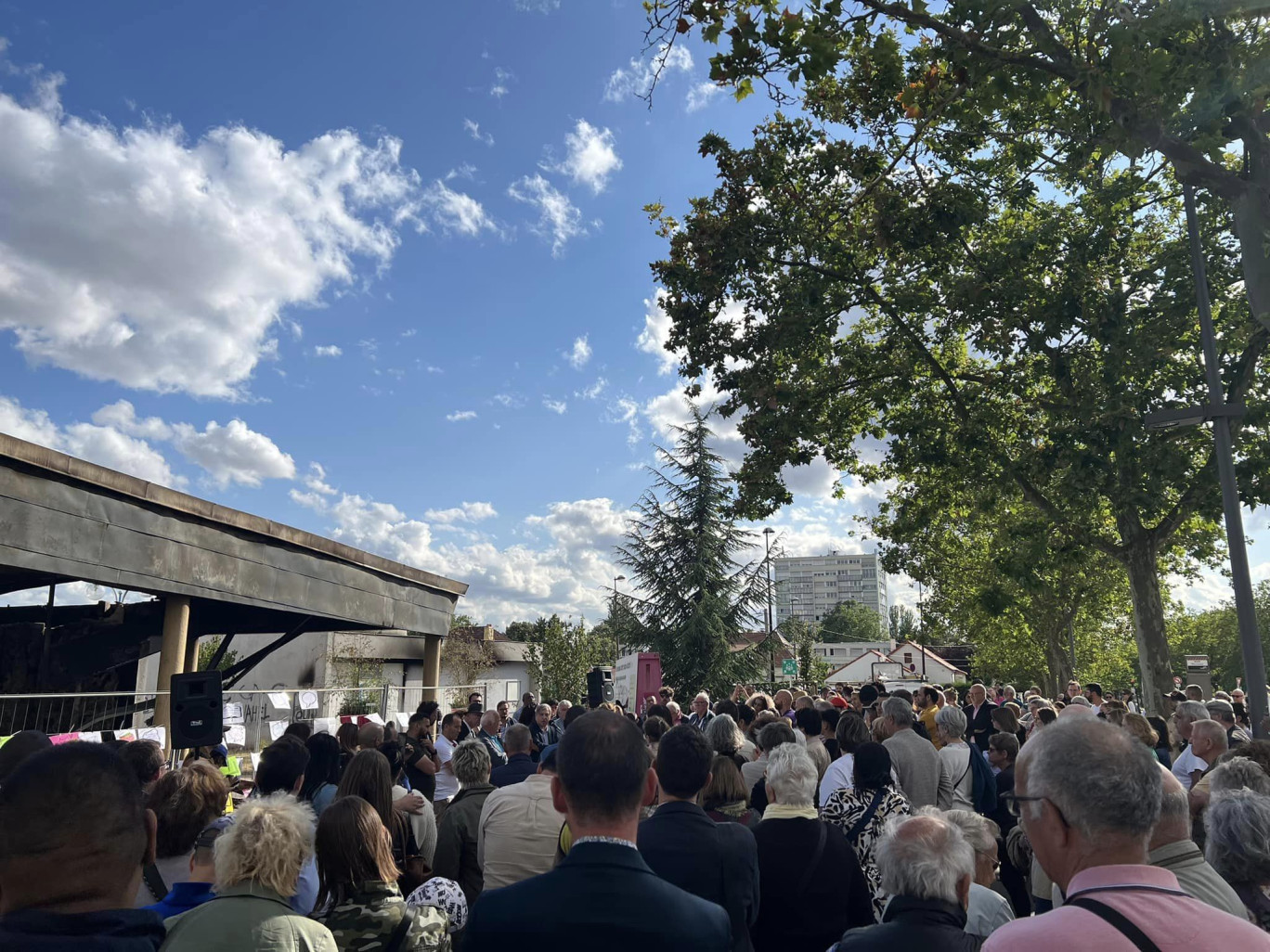 Rassemblement citoyen devant la médiathèque Jean-Macé à Borny. (c) Ville de Metz. 