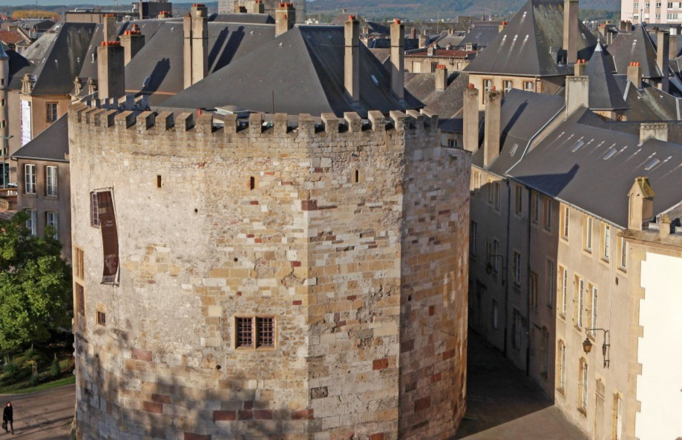 La Tour aux Puces demeure une curiosité incontournable du paysage thionvillois. © Ville de Thionville.  