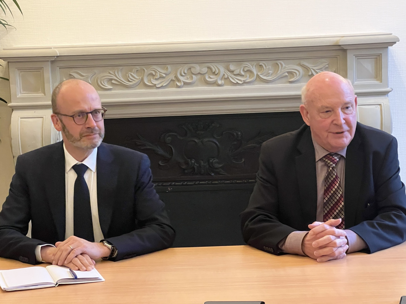 Jan Jacob Boom-Wichers président d’HoloSolis, et Roland Roth, président de la Communauté d’Agglomération Sarreguemines Confluences ont présenté les étapes qui vont mener à l’ouverture du site en 2026. © CASC.