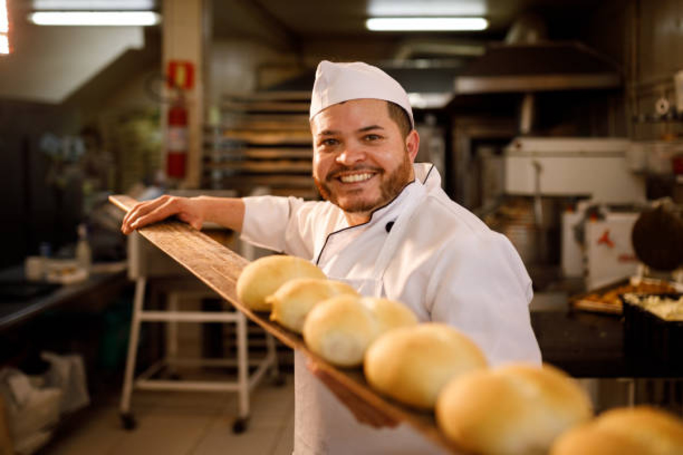 La boulangerie artisanale est un acteur essentiel pour l'emploi et l'économie des territoires. avec plus de 200 000 salariés et 30 000 apprentis en France.