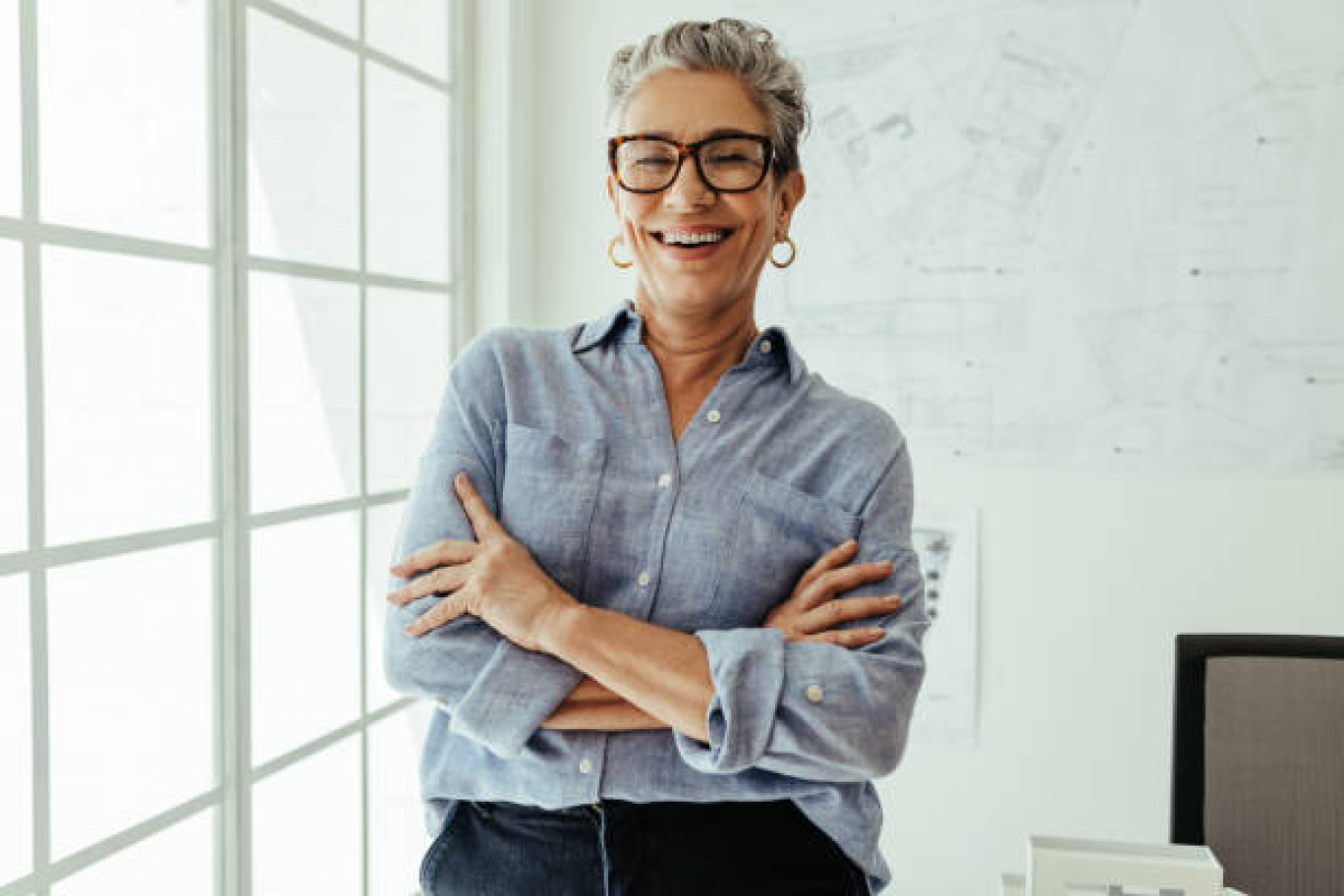 Valoriser le savoir-être et le savoir-faire des seniors dépasse largement le cadre de l'entreprise : c'est une question sociétale qui interroge notre modèle de vivre ensemble.