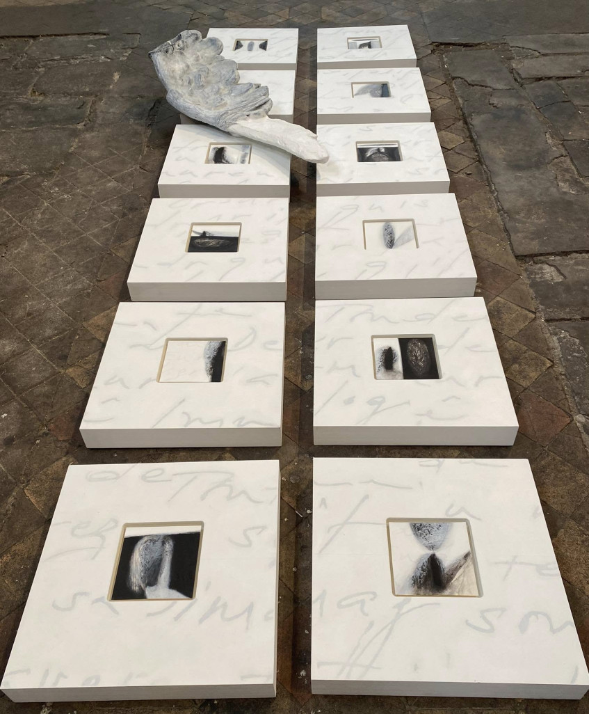 L'exposition «Au-delà du ciel» de l'artiste Costa Lefkochir, actuellement à l'église des Trinitaires de Metz. © D.R.