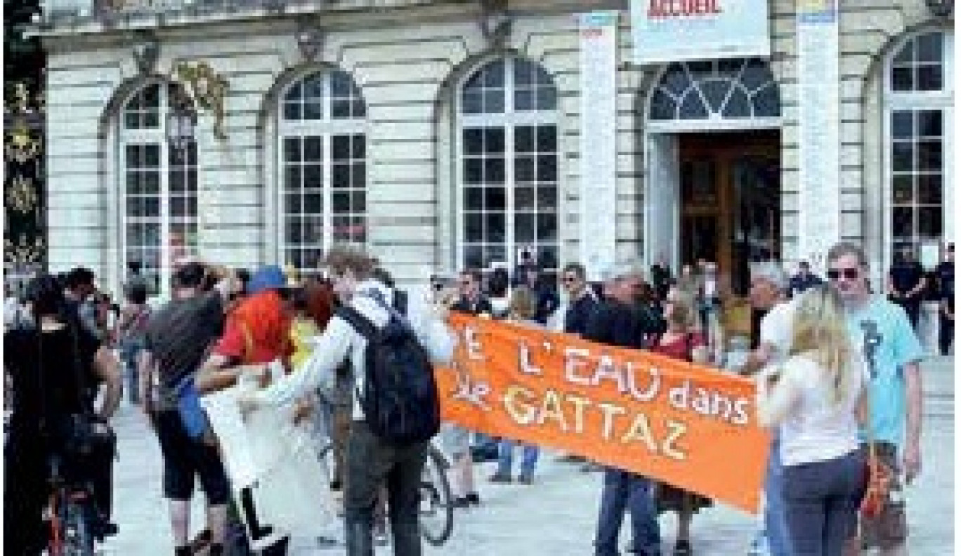 Le contrat social est une chose, reste que le dialogue social demeure plus que compliqué et les fossés sont de plus en plus nombreux. Plusieurs collectifs s’étaient invités à la manifestation pour faire entendre leur voix. Du chemin reste à faire…