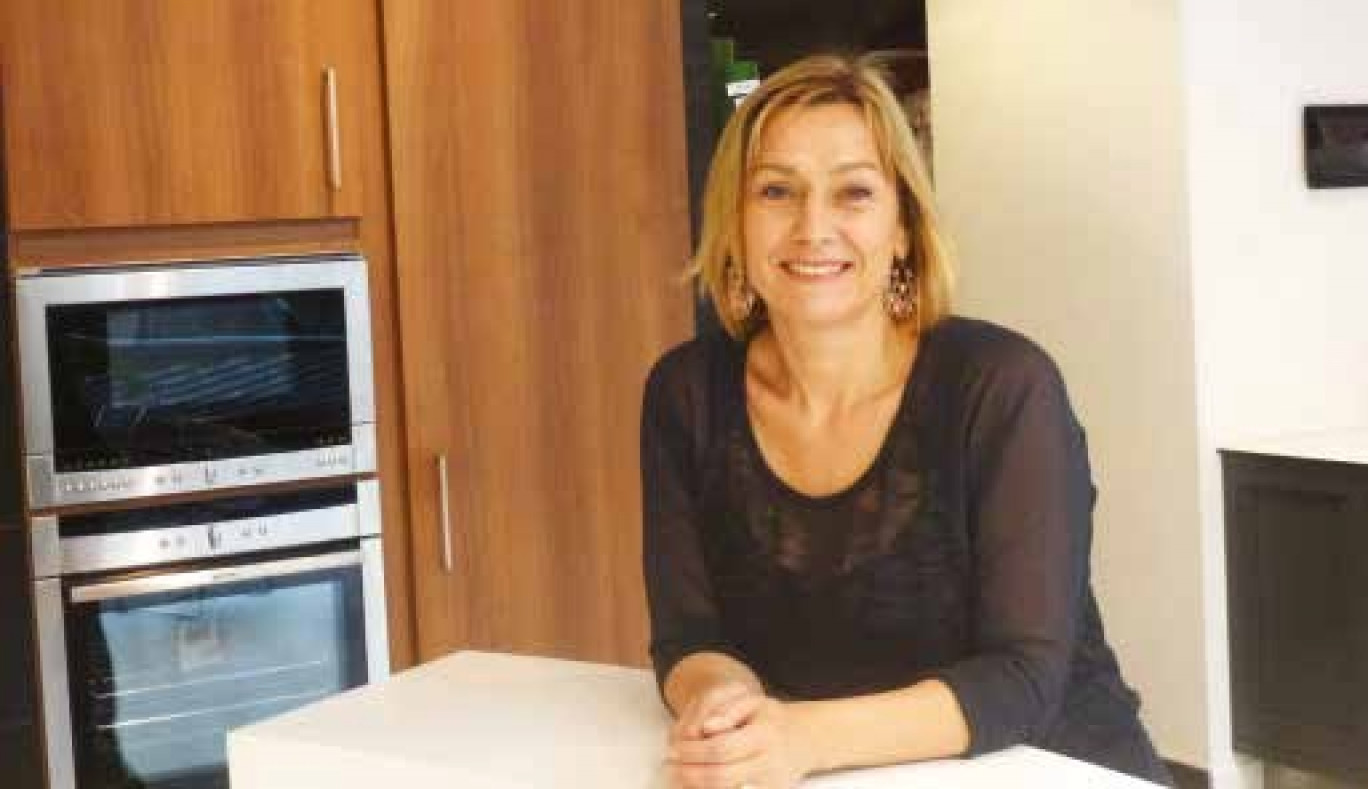 «Je conçois mon activité comme chaleureuse et innovante.», indique Amandine Gasparetti, agenceur décorateur.