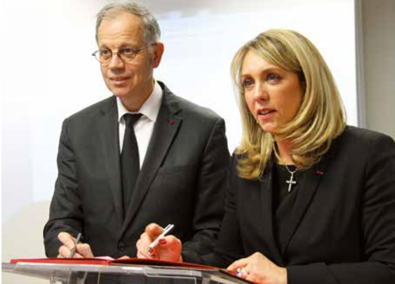 Philippe Mahé, le préfet de Meurthe-et-Moselle et Christine Bertrand, la présidente du Medef 54 ont signé une convention pour engager la bataille de l’emploi.