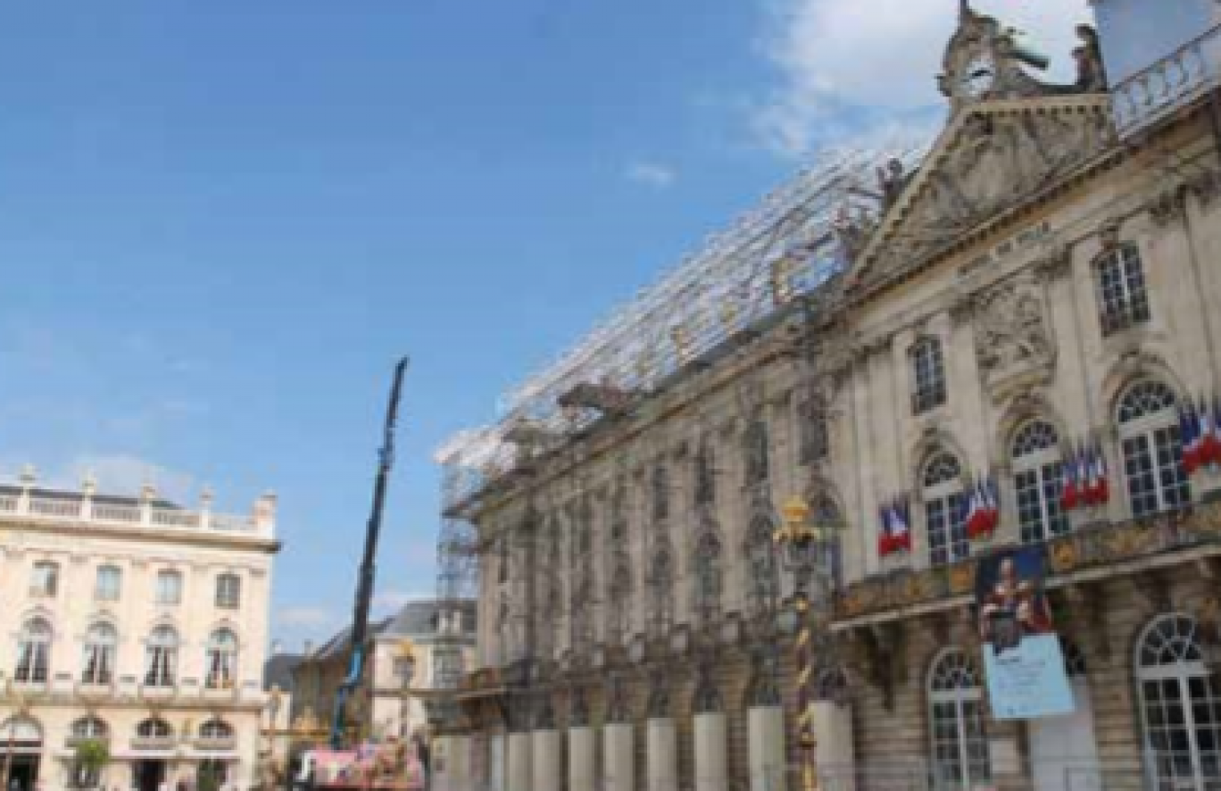 Voltigeurs en façade à Nancy…