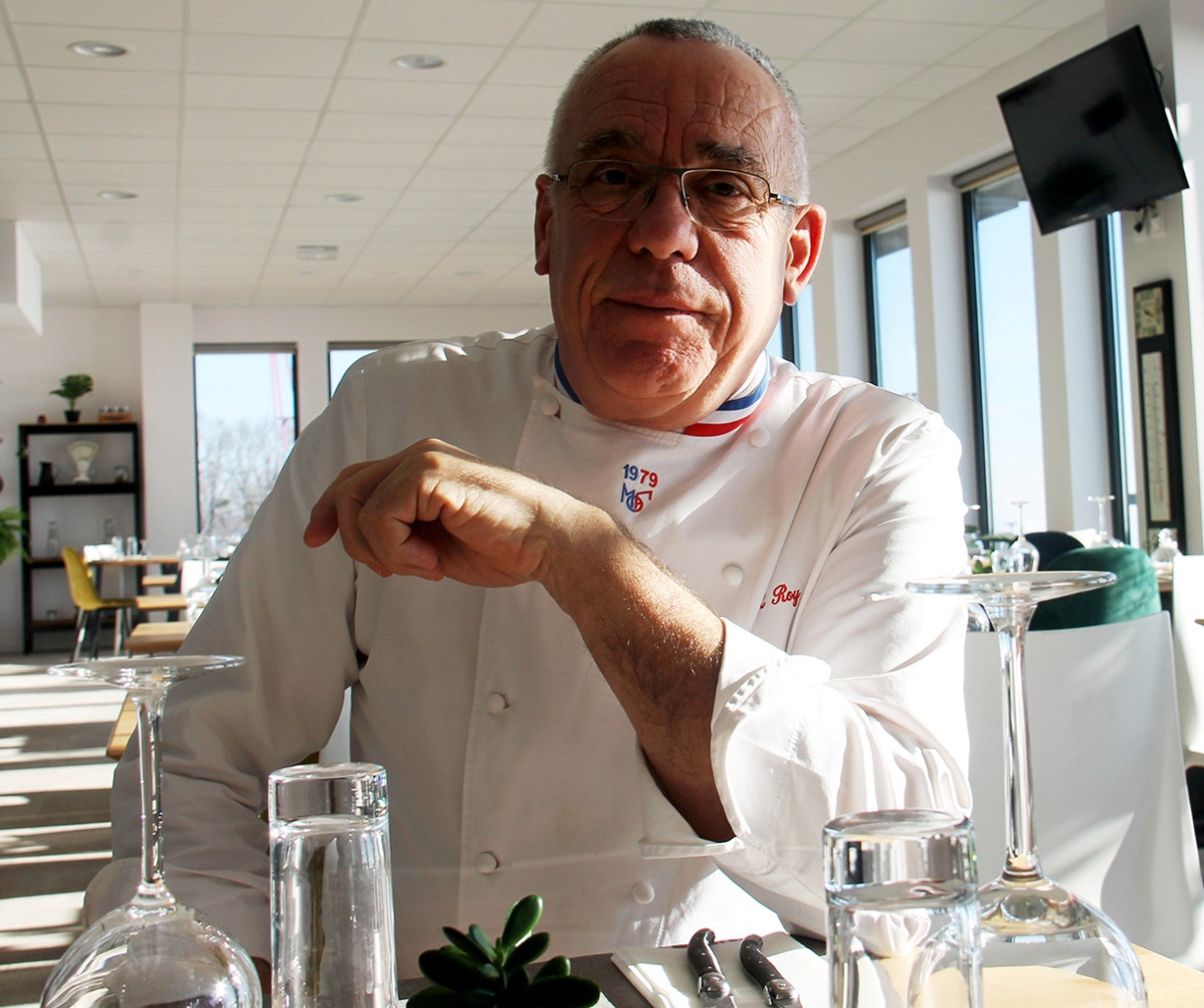 Joël Roy, ancien chef étoilé et meilleur ouvrier de France, est en train de fixer le cadre en matière gastronomique du côté de l’Auberge du Fort de Bainville-sur-Madon.