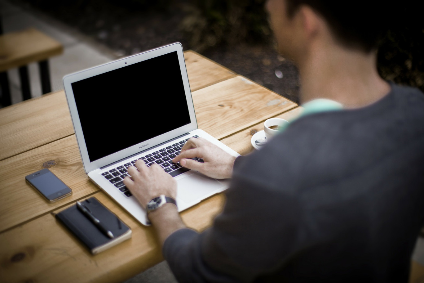 Mise en place du travail distancié : télétravail, travail sur site distant, lequel choisir ?