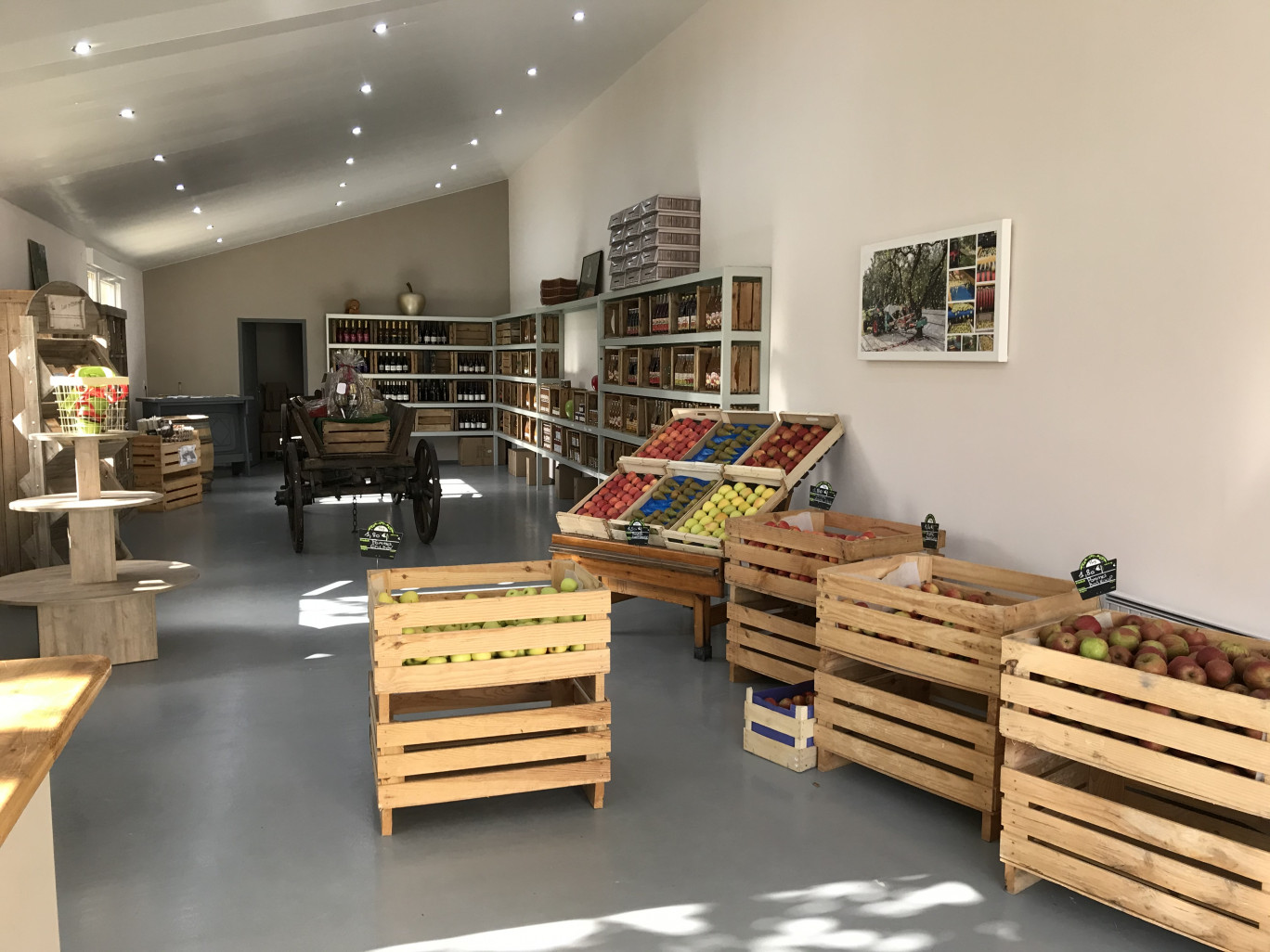 Le magasin d’exploitation mettant en avant les productions de la ferme.