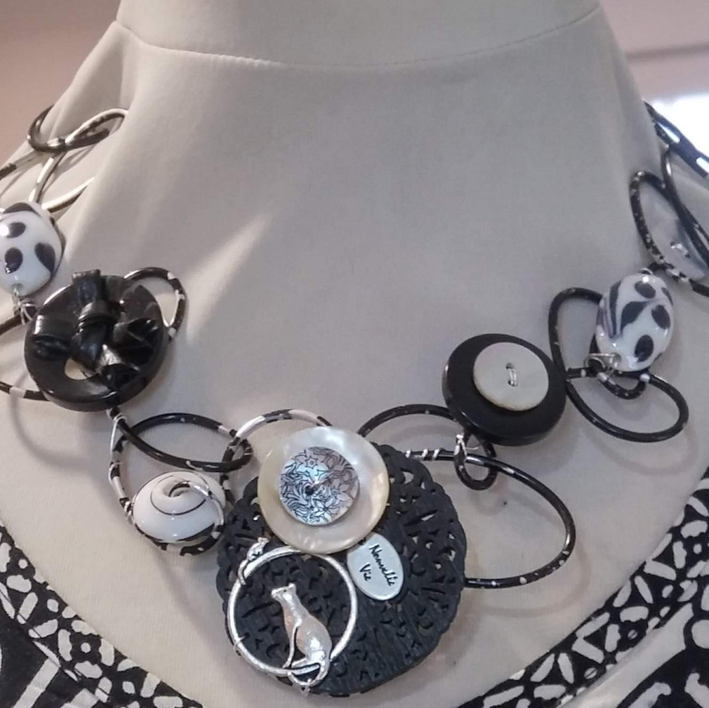 Christelle Lefevre réalise des bijoux fantaisie irrésistibles et uniques.