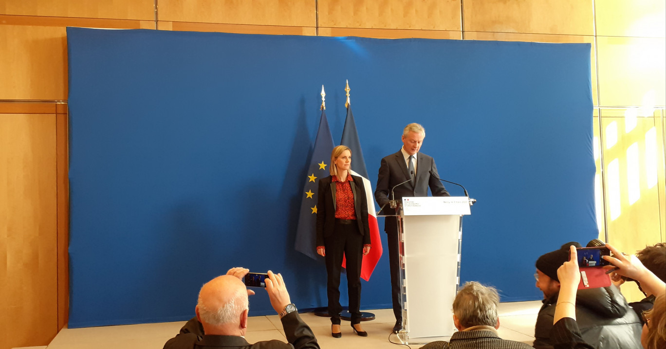 Le ministre de l’Économie, Bruno Le Maire, lors de son intervention, le 4 mars, et la secrétaire d'État Agnès Pannier-Runacher. Crédit photo : Anne Daubrée