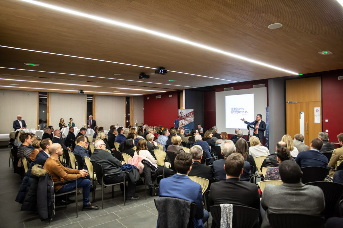 Sécurité sanitaire oblige, contrairement à l'assemblée générale 2019 (photo ci dessus), l'AG s'est tenue vendredi dernier sous la forme de visioconférence. 