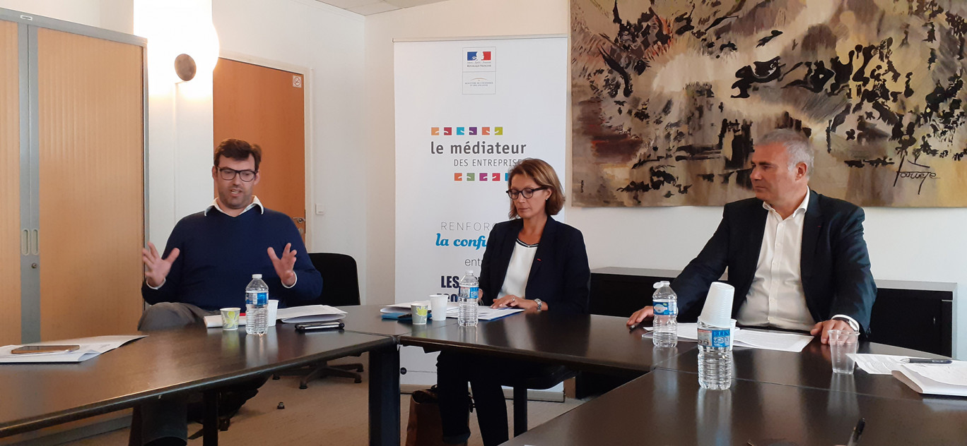 De gauche à droite :  Philippe Lafon, fondateur de Skillbase, Stéphanie Pauzat, vice-présidente déléguée à la CPME, Pierre Pelouzet, Mediateur des entreprises. Crédit photo : Anne Daubrée.