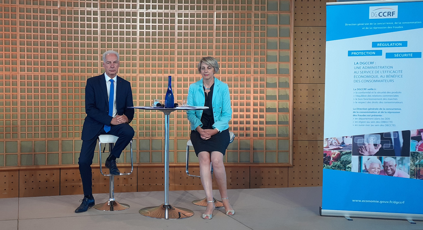 Alain GRISET, ministre délégué aux PME et Virginie Beaumenier, DG de la DGCCRF, lors de la présentation du bilan. Crédit photo : Anne Daubrée. 